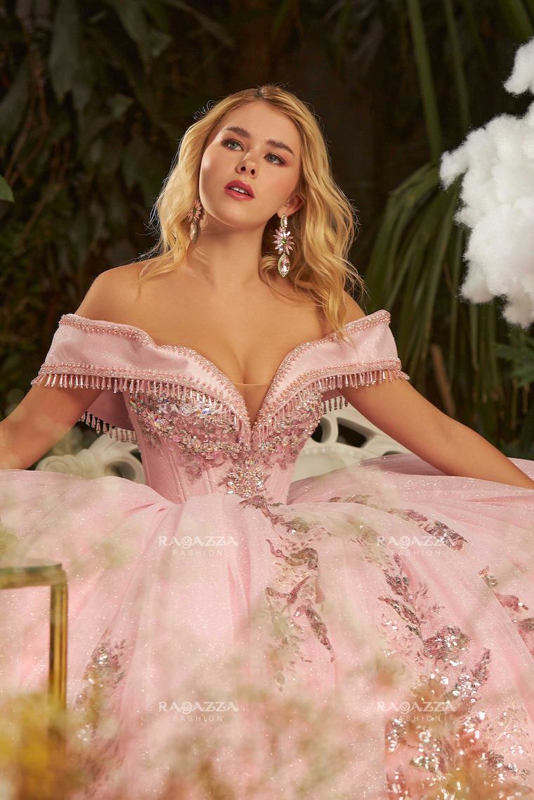 Vestido Rosa Cuarzo con Manga Caida para Quincea era