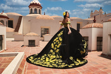 Cargar imagen en el visor de la galería, UTLIMAS PIEZAS PROMOCION XV Vestido Charro para Quinceaños Negro con Amarillo . Corsette by Ragazza Fashion