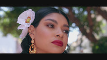 Cargar y reproducir el video en el visor de la galería, ULTIMAS PIEZAS PROMOCION XV Vestido Charro para Quinceaños Ivory con Dorado