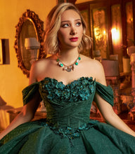 Cargar imagen en el visor de la galería, Vestido Verde con Tirantes caídos para Quinceañeras.