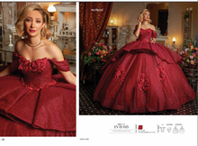 Cargar imagen en el visor de la galería, Vestido Rojo con Tirantes caídos para Quinceañeras.