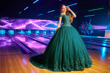 Cargar imagen en el visor de la galería, PROMOCION Vestido para Quinceañera Verde Esmeralda .ULTIMAS PIEZAS