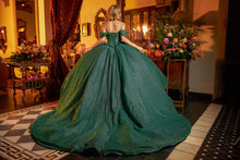 Cargar imagen en el visor de la galería, Vestido Verde con Tirantes caídos para Quinceañeras.