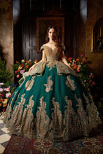 Cargar imagen en el visor de la galería, Vestido Verde con Dorado y Manga Caída para Quinceañeras