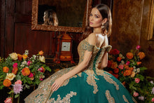 Cargar imagen en el visor de la galería, Vestido Verde con Dorado y Manga Caída para Quinceañeras