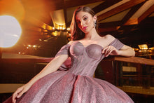 Cargar imagen en el visor de la galería, Vestido Blush o Tono de Rosa muy Brillantes con Tirantes caídos para Quinceañeras.