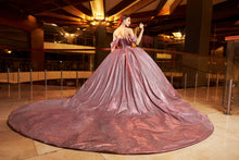 Cargar imagen en el visor de la galería, Vestido Blush o Tono de Rosa muy Brillantes con Tirantes caídos para Quinceañeras.