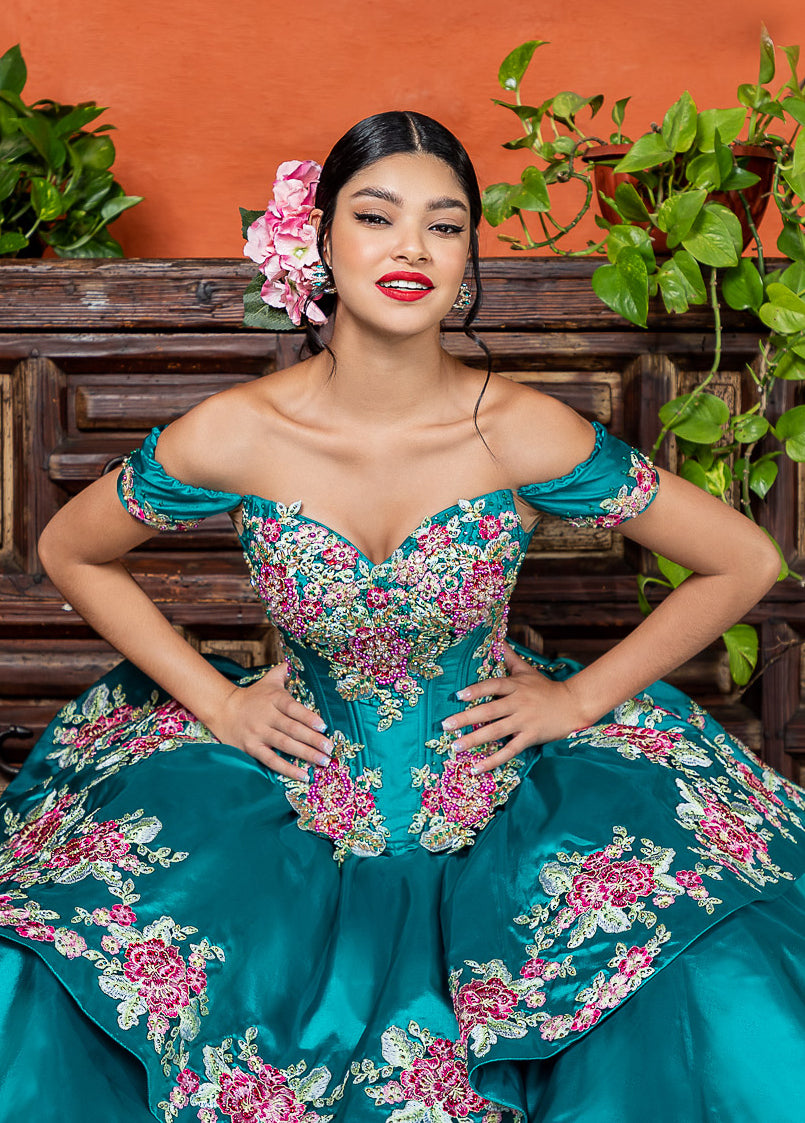 Vestido Mexicano Verde Esmeralda para Quinceañera. Ultima pieza talla 9  50+10% OFF