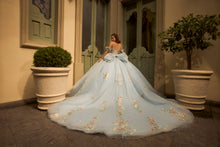 Cargar imagen en el visor de la galería, Vestido Azul Celeste Claro para XV Ragazza Edición Limitada
