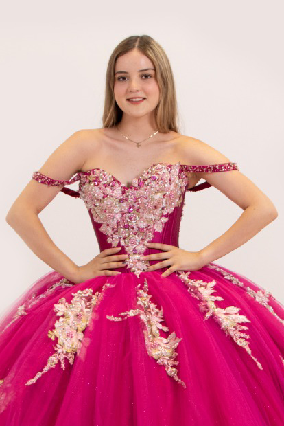 Vestido Guinda o Bugambilia  para Quinceañera con Pedrería . Promoción 50%+10%