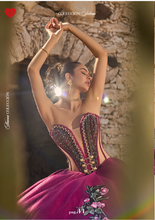 Cargar imagen en el visor de la galería, Vestido para Quince Años Color Bugambilia Colección Selena Morena y Esencial Ragazza
