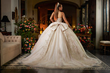 Cargar imagen en el visor de la galería, Vestido con Corsette Transparente (Bustier) para Quince Años. Ivory, Lila y Rosa
