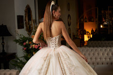 Cargar imagen en el visor de la galería, Vestido con Corsette Transparente (Bustier) para Quince Años. Ivory, Lila y Rosa

