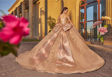 Cargar imagen en el visor de la galería, Vestido Champagne para Quinceañera. Ultimas Piezas talla 15
