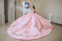 Cargar imagen en el visor de la galería, Vestido Rosa para Quinceañera con Mangas Largas Desmontables. Ragazza Fashion
