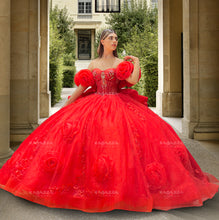 Cargar imagen en el visor de la galería, Vestido Ivory con Flores Grandes para Quinceañera. Nueva Coleccion Swan by Ragazza
