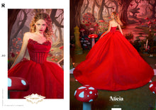 Cargar imagen en el visor de la galería, Vestido en Promoción por lanzamiento Rojo para Quinceañera Reina de Corazones Alicia en el Pais de las Maravillas .
