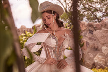 Cargar imagen en el visor de la galería, Vestido de XV Años Rosa Clarito para tus XV Años  Ragazza Pregunta Promociones
