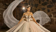 Cargar imagen en el visor de la galería, Vestido Ivory con Toques Rosa Suave para tus  XV

