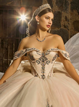 Cargar imagen en el visor de la galería, Vestido Ivory con Toques Rosa Suave para tus  XV
