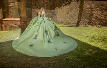 Cargar imagen en el visor de la galería, Hermoso Vestido para XV Años  En Greenery ( Verde ) Navy o Tinto
