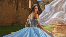 Cargar imagen en el visor de la galería, Hermoso Vestido de XV Años Bordado con Mucha Pedreria en tonos Azul, Sague y Blush
