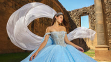 Cargar imagen en el visor de la galería, Hermoso Vestido de XV Años Bordado con Mucha Pedreria en tonos Azul, Sague y Blush
