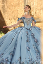 Cargar imagen en el visor de la galería, Hermoso Vestido de XV Azul Plumbago Delicados  Moñitos en los Hombros
