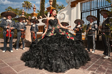 Cargar imagen en el visor de la galería, Vestido Negro para Quince Años tipo Mexicano -Charro con Flores Rojas
