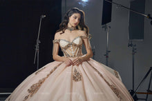 Cargar imagen en el visor de la galería, Vestido  para XV en Albaricoque con Transparencia .Edición Limitada  Pregunta Promociones
