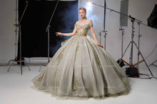 Cargar imagen en el visor de la galería, Vestido  para XV en Verde Olivo  con Transparencia .Edición Limitada  Pregunta Promociones (Copia)
