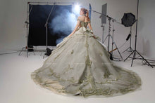 Cargar imagen en el visor de la galería, Vestido  para XV en Verde Olivo  con Transparencia .Edición Limitada  Pregunta Promociones (Copia)
