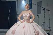 Cargar imagen en el visor de la galería, Vestido  para XV en ROSA con Transparencia .Edición Limitada  Pregunta Promociones

