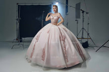 Cargar imagen en el visor de la galería, Vestido  para XV en ROSA con Transparencia .Edición Limitada  Pregunta Promociones
