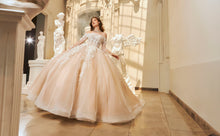 Cargar imagen en el visor de la galería, Hermoso Vestido Champagne para Quinceañera . Nueva Coleccion Swan
