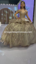 Cargar y reproducir el video en el visor de la galería, Vestido para Quinceañera Rose Gold Nueva Coleccion Epiphany Ragazza
