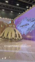 Cargar y reproducir el video en el visor de la galería, Vestido XV Ivory y Negro Nueva Coleccion Ragazza 2025
