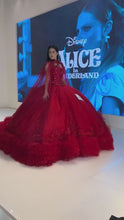 Cargar y reproducir el video en el visor de la galería, Promoción por lanzamiento  . Vestido desmontable Reina de Corazones Vestido Rojo para Quinceañera @Disney
