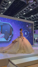 Cargar y reproducir el video en el visor de la galería, Vestido de XV Champagne
