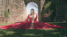 Cargar y reproducir el video en el visor de la galería, Hermoso Vestido en Rojo o Verde Bandera de Satín Nueva Coleccion Ragazza Fashion
