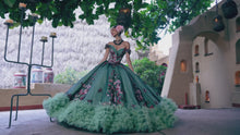 Cargar y reproducir el video en el visor de la galería, Colección Frida Vestido de XV Ragazza
