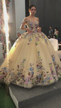 Cargar y reproducir el video en el visor de la galería, Vestido Nude para Quinceañera con Aplicaciones Multicolor . Nueva Coleccion Eterea Ragazza Fashion
