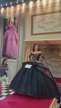 Cargar y reproducir el video en el visor de la galería, Vestido Negro tipo Mexicano para Quinceañera Manga Larga
