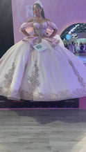 Cargar y reproducir el video en el visor de la galería, Vestido Desmontable en Lila, Rosa y Sage  para Quince Años. Ragazza
