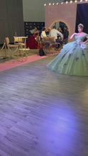 Cargar y reproducir el video en el visor de la galería, Hermoso Vestido para XV Años  En Greenery ( Verde ) Navy o Tinto
