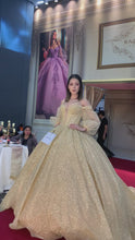 Cargar y reproducir el video en el visor de la galería, Hermoso Vestido color Oro para Quinceañera Ultimas Piezas
