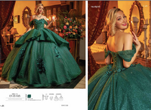 Cargar imagen en el visor de la galería, Vestido Verde con Tirantes caídos para Quinceañeras.
