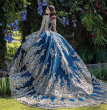 Cargar imagen en el visor de la galería, Vestido de Quince Años Manga Larga Dorado Con Azul Marino
