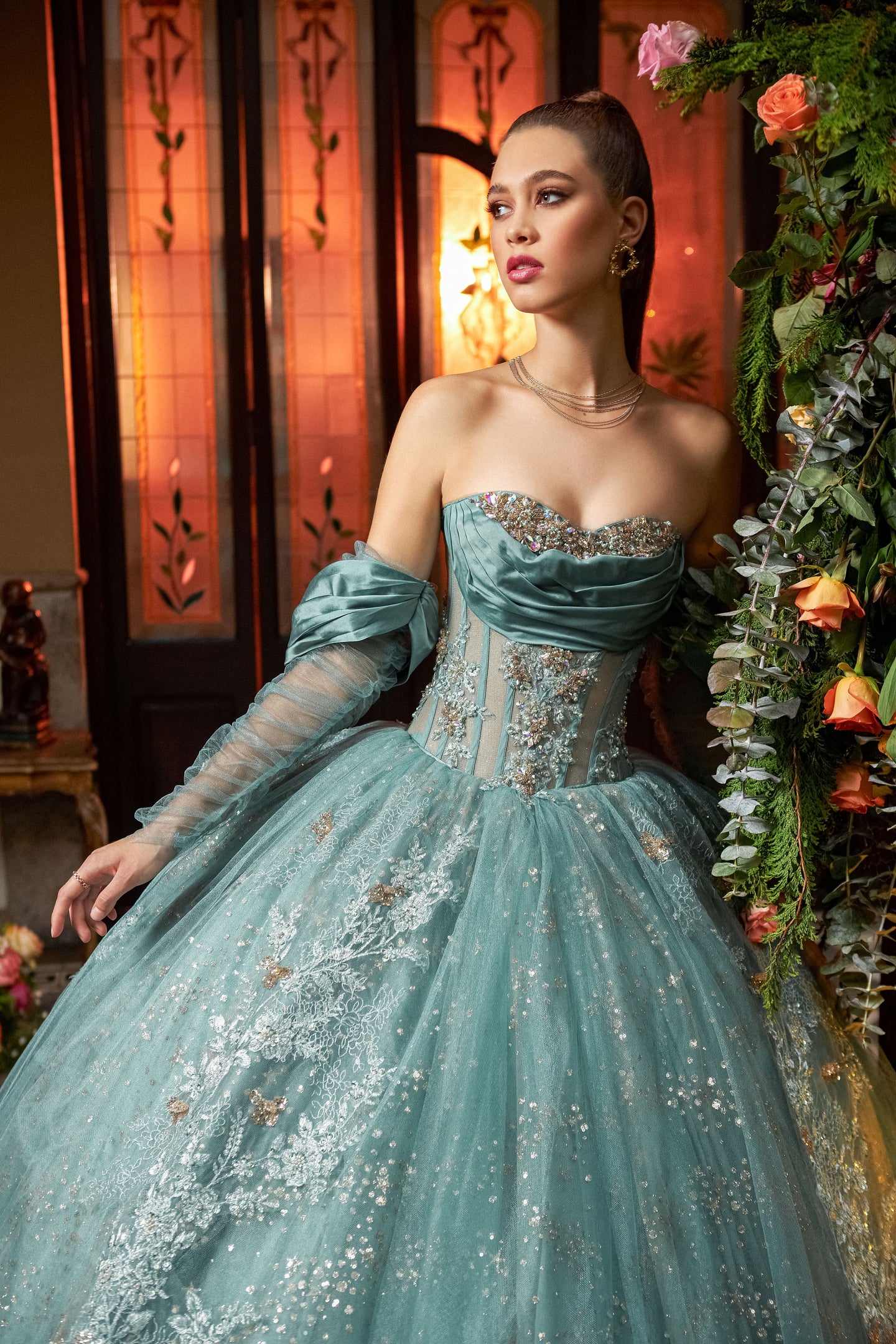 Vestido tono Verde Sage con Oro para Quinceañera