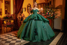 Cargar imagen en el visor de la galería, Vestido Verde con Tirantes caídos para Quinceañeras.
